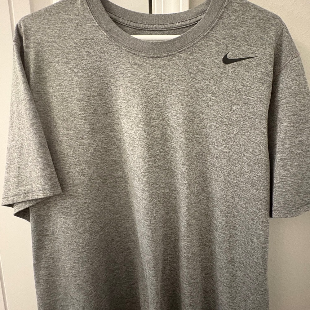 Nike Men's Heather Gray Short Sleeve Tee
